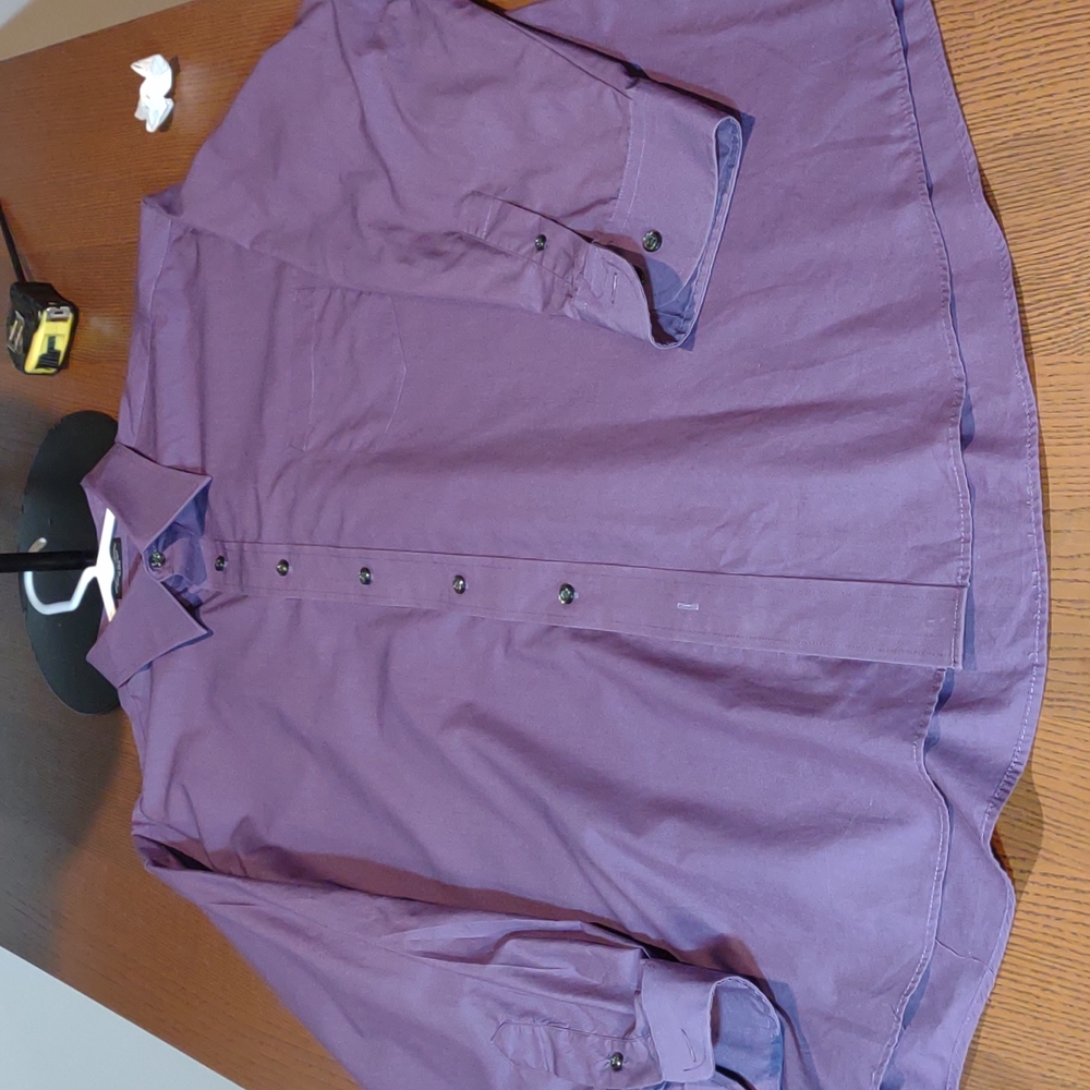 NWOT Men Purple Dress Shirt by STATEMENT.  18.5
